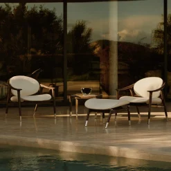 Amerigo Dehors Poltrona in Tessuto Bianco e Gambe in Legno di Frassino*Visionnaire