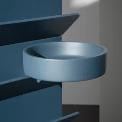 Cassettiera scura Overlooking di Lorenzo Damiani*Exto Online