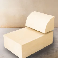 Chaise Longue Fattidipietra A in pietra per interni/esterni di Gumdesign*Pimar Limestone Best