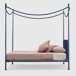 Cima Letto Matrimoniale con Baldacchino in Ferro Blu di Sovrappensiero Design Studio*Lispi Sale