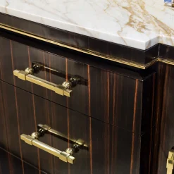 Comò in ebano*Provasi