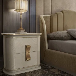 Comodino bianco e oro*A.R. Arredamenti New