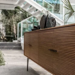 Credenza Galatea a 4 ante in noce rigato di Giuseppe Bavuso*Alivar New