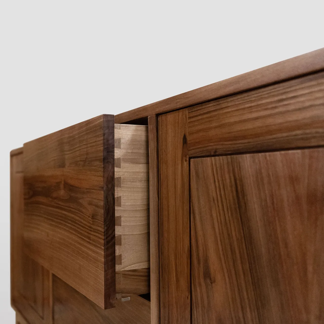 Credenza Minimalista in Noce*Ebanisteria Roberto Gambella