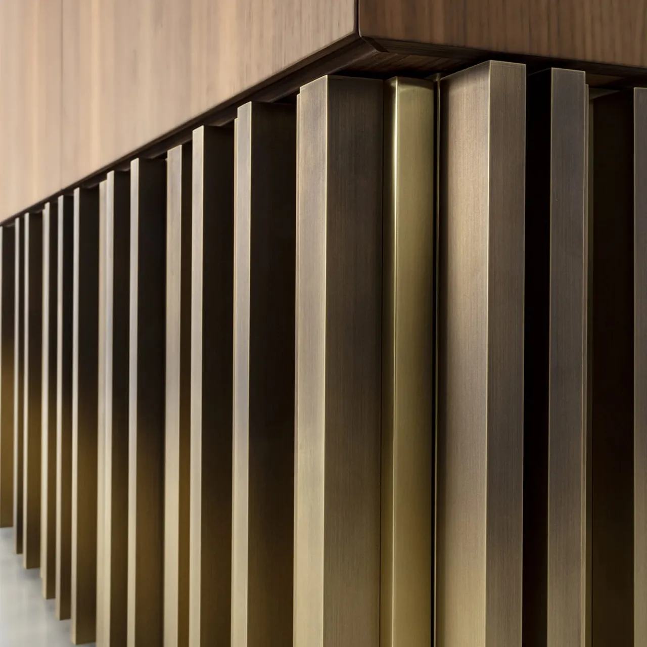 Credenza vintage Mirage con scultura in ottone fatta a mano*Laab Best