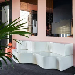 Divano bianco Superonda di Archizoom*Poltronova