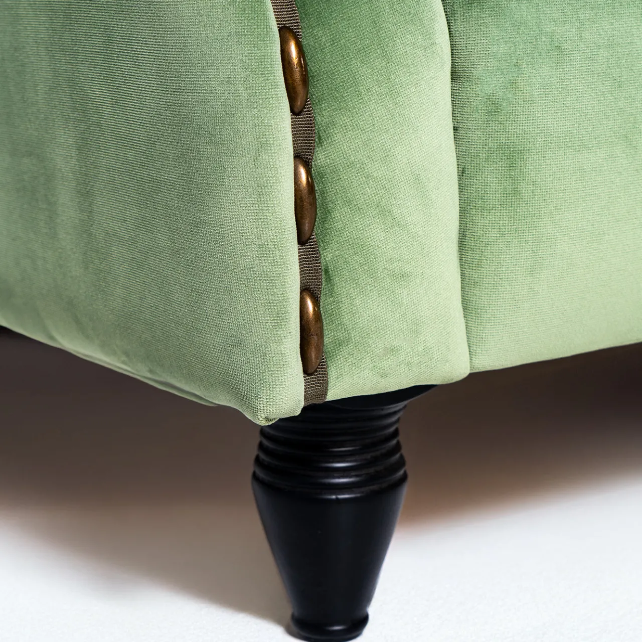 Divano Bramante in velluto verde a tre posti*Mantellassi 1926 Sale