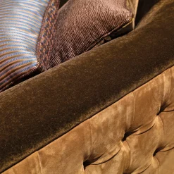 Divano Capitonné in velluto mohair e pelle scamosciata*Provasi Hot