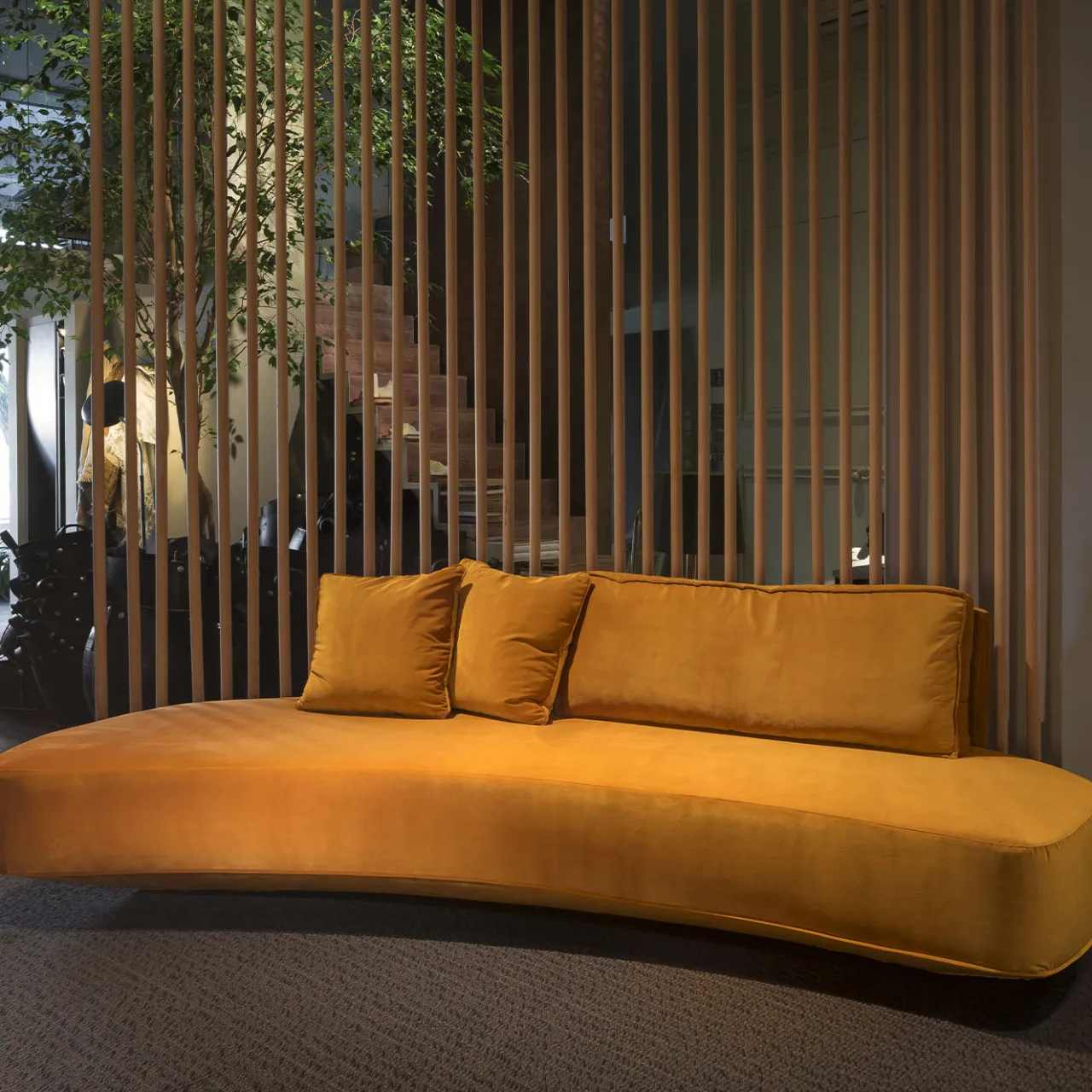 Divano Harlem Curvo in tessuto arancione con cuscini*Villevenete Discount