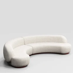 Divano modulare Yamata Curved Pearl Bush bouclé e legno lucido bordeaux di Artefatto Design Studio*Secolo Best