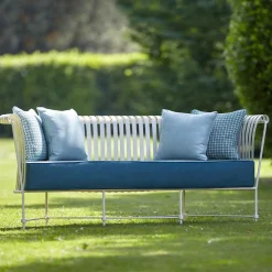 Divano per esterni Molle in tessuto azzurro e acciaio bianco*Officina Ciani