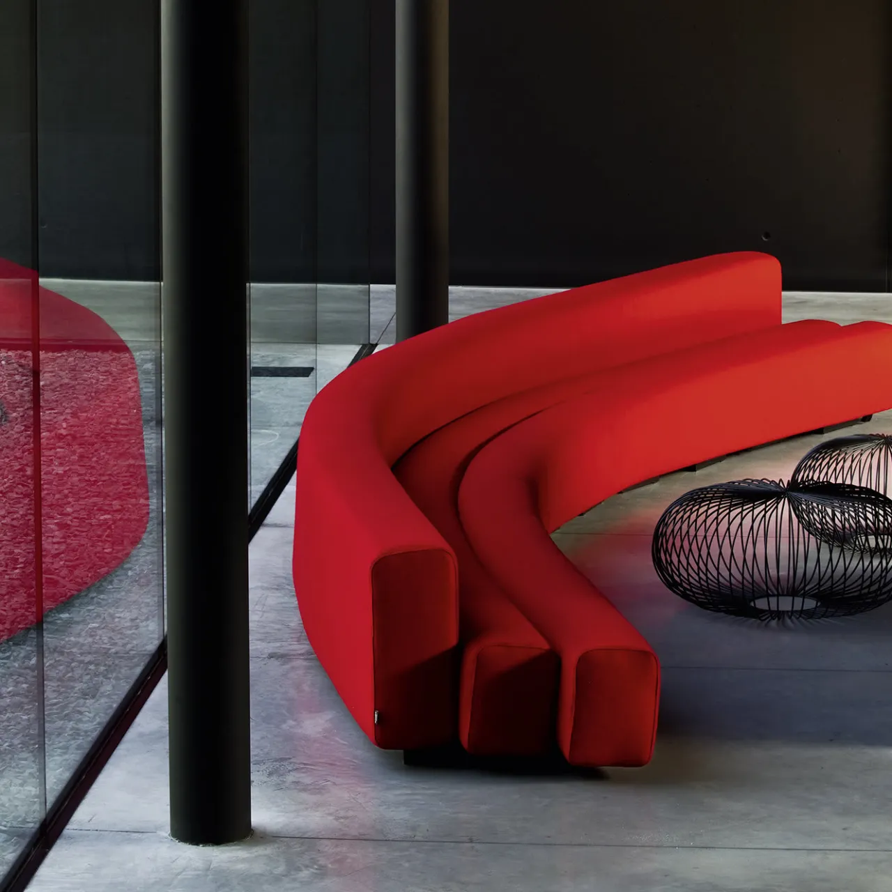 Divano rosso Osaka di Pierre Paulin*La Cividina Outlet