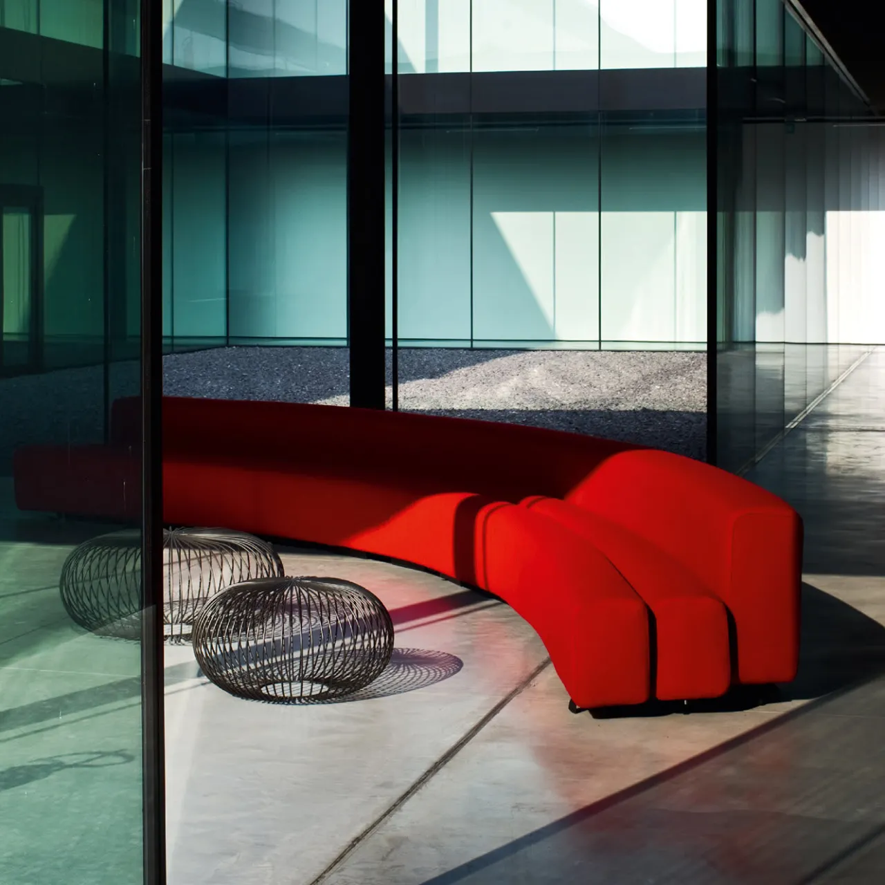 Divano rosso Osaka di Pierre Paulin*La Cividina Outlet