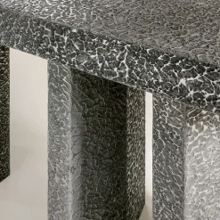 Imperfetto Console asimmetrica a tre gambe in metallo liquido di latta*Laura Meroni Clearance