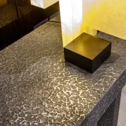 Imperfetto Console asimmetrica a tre gambe in metallo liquido di latta*Laura Meroni Clearance