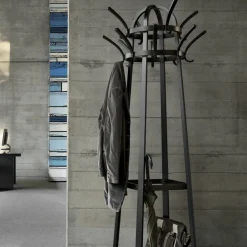 Kolo Moser di Koloman Moser*Gebrüder Thonet Vienna GmbH (GTV) – Wiener GTV Design Sale