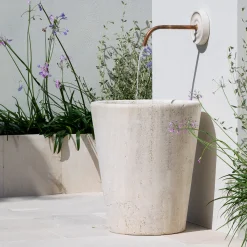 Lavabo da esterno in travertino Current*Veltha Outdoor Stone Design Outlet