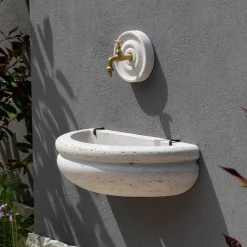 Lavabo da esterno in travertino beige Rasna*Veltha Outdoor Stone Design Best