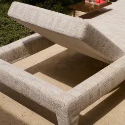 Lettino da sole in tessuto morbido Moonlight di Paola Navone Otto Studio*Exteta Online