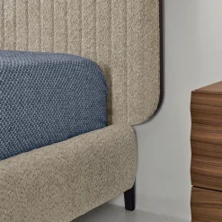Letto Alba in Bouclé Ostrica con Dettagli in Noce Havana*Modesign New