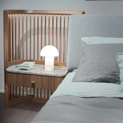 Letto in noce con comodini incorporati e struttura del letto imbottita*Annibale Colombo Discount