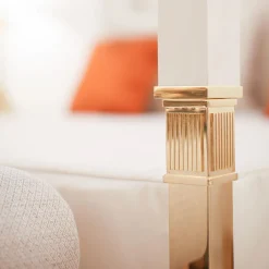 Letto matrimoniale a baldacchino in pelle bianca e bronzo dorato*CG Capelletti