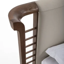 Letto matrimoniale Dolfin in pelle beige e legno*Carpanelli Sale