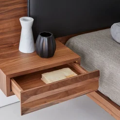 Letto matrimoniale York Soft in pelle nera e noce canaletto*Modesign Discount