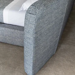 Letto Royale in tessuto blu di Castello Lagravinese*Casamilano Online