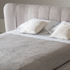 Letto Royale Stripe in tessuto greige di Castello Lagravinese*Casamilano Discount