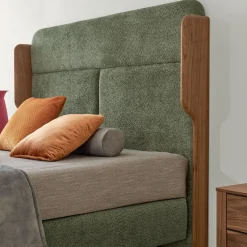 Letto Tobia in Bouclé Oliva con Struttura in Noce Canaletto*Modesign Sale