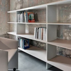 Libreria a 3 ripiani Shift White e Durmast di Foster + Partners*Tecno Spa New