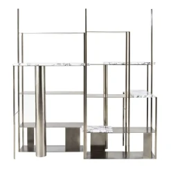 Libreria Colonna in metallo dorato con ripiani in marmo*Nobe Italia