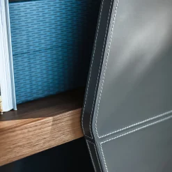 Libreria Finesse in legno di noce e pelle Olimpia di Karim Rashid*Riva 1920 Outlet