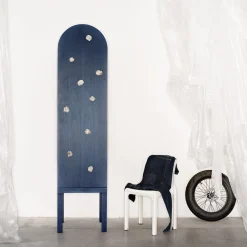 Mobile contenitore blu Blossom con anta singola e inserti in ceramica*Sergio Mannino Studio Best