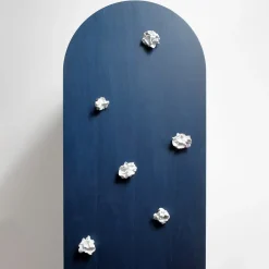 Mobile contenitore blu Blossom con anta singola e inserti in ceramica*Sergio Mannino Studio Best