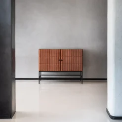 Mobiletto basso in pelle marrone Mizar di Dainellistudio*Daytona Sale