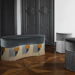 Ottomana ovale nera scintillante con frangia nera e argento*Lorenza Bozzoli Couture Sale