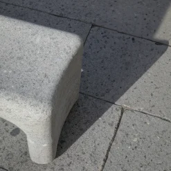 Panchina da esterno in pietra peperino grigia Tinia*Veltha Outdoor Stone Design Best