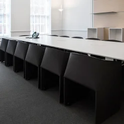 Poltrona a rotelle Plau Black Tall di Gabriele e Oscar Buratti*Tecno Spa Best