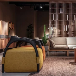 Poltrona Chassis in legno massiccio di frassino nero e rivestimento in tessuto giallo*Durame