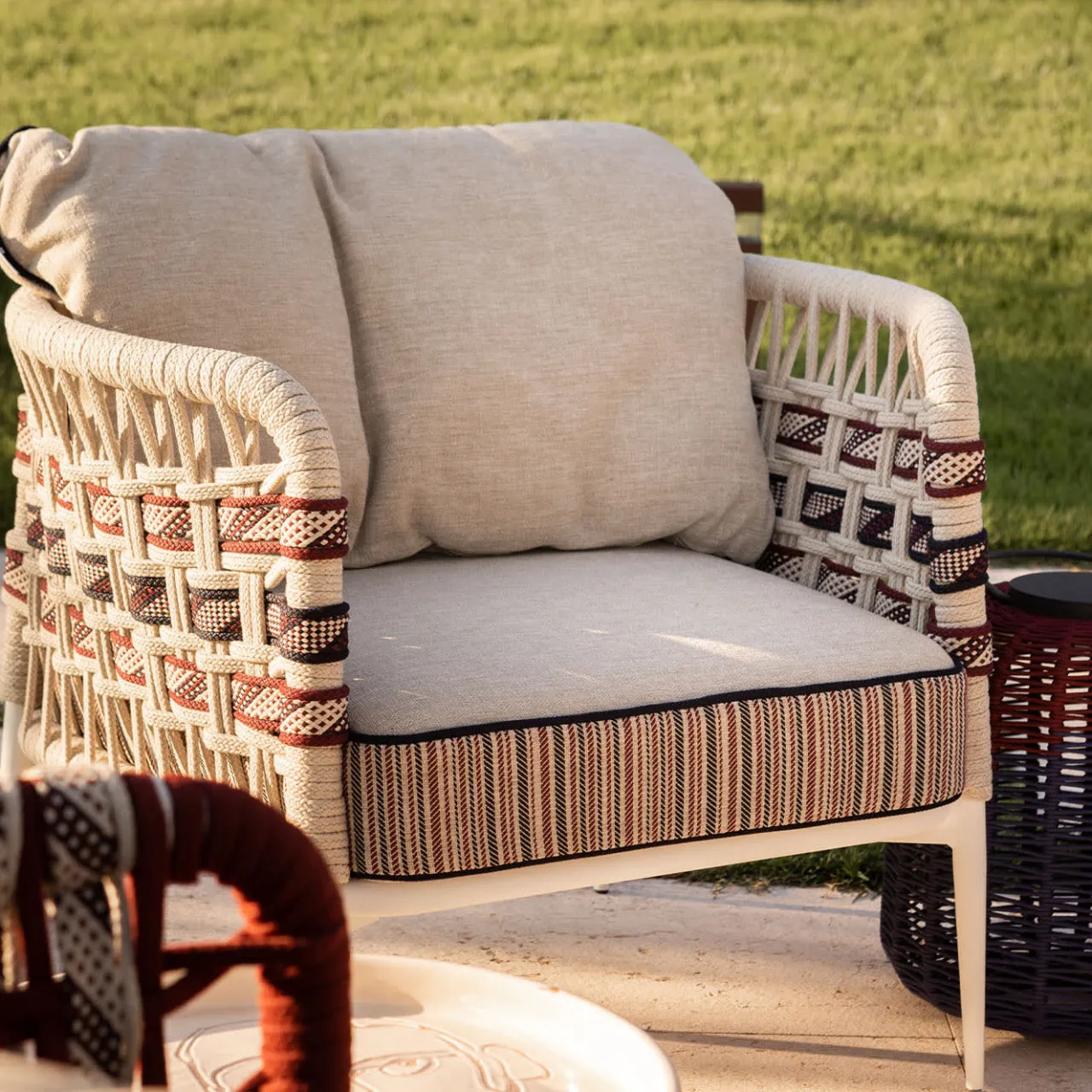 Poltrona Eva a corde orizzontali per esterni di Antonio Marras*Nodo Italia Hot