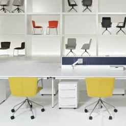 Poltrona girevole Vela Mustard di Lievore Altherr Molina*Tecno Spa