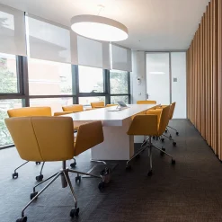 Poltrona girevole Vela Mustard di Lievore Altherr Molina*Tecno Spa