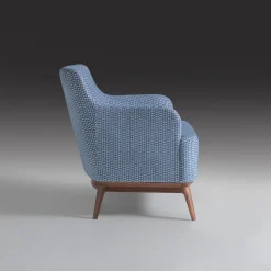 Poltrona imbottita di colore azzurro con piedi in noce canaletto*Annibale Colombo New