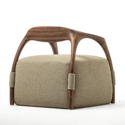 Poltrona in legno massiccio Chassis Canaletto Noce e rivestimento in tessuto*Durame New