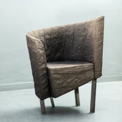 Poltrona in tessuto Lamentazione con braccioli e gambe irregolari*Paolo Pallucco Best