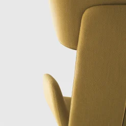 Poltrona Myplace con poggiatesta avvolgente di Michael Geldmacher*La Cividina Discount