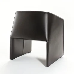 Poltrona Plau in pelle nera di Gabriele & Oscar Buratti*Tecno Spa Sale