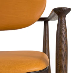 Poltrona Regina in rovere marrone chiaro con rivestimento in pelle*Borzalino